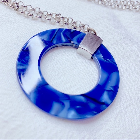 ❣️$25/3❣️ Blue Resin Circle Pendant Long Necklace - Picture 3 of 7